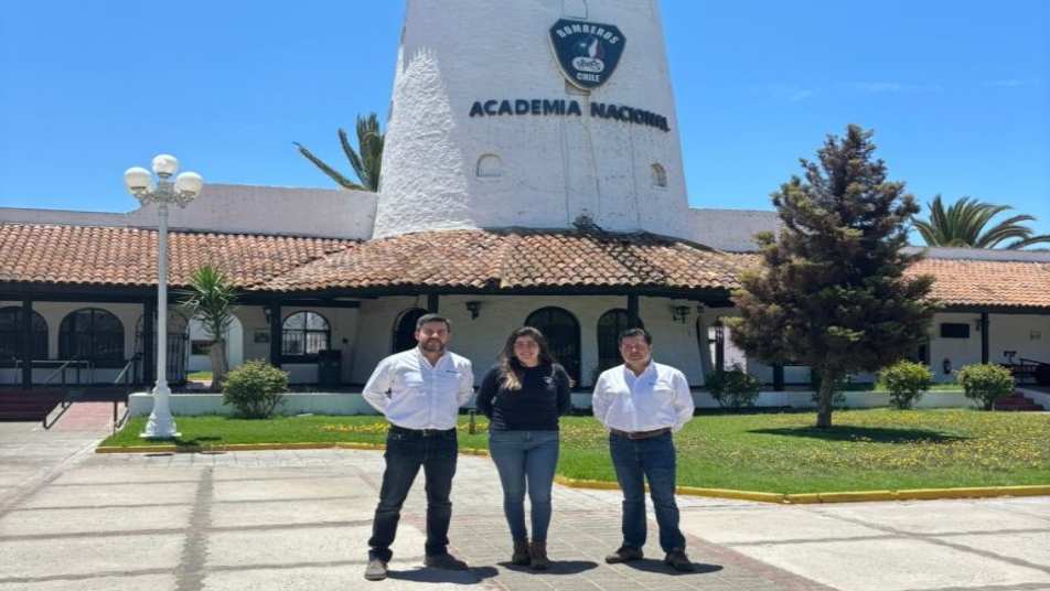 Bomberos de Chile recibe donación de OK RACK para el centro de distribución